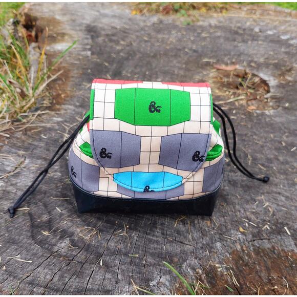 Drawstring Dice Bag with Magnetic Flap DM Dungeon Master Screen Black Vinyl - Picture 3 of 6